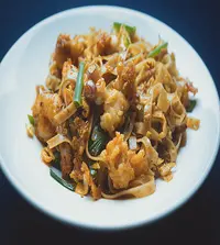 Hot Seafood Noodles 🌶️ Flat Rice Noodles In Garlic And Chili Paste, Served With Fried Prawn, Octopus And Fish Cake