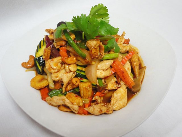 Chicken Prawn Cashew-Nut Salad