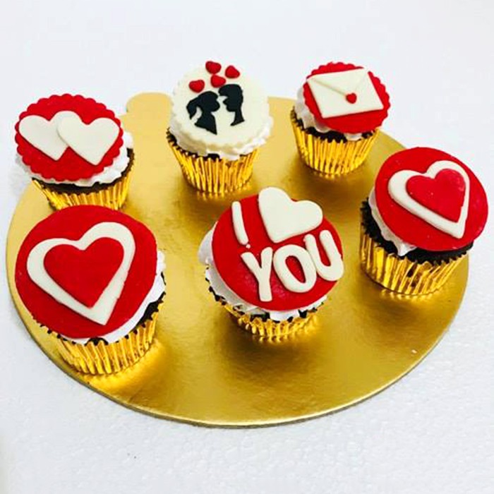 6 Cup Cakes