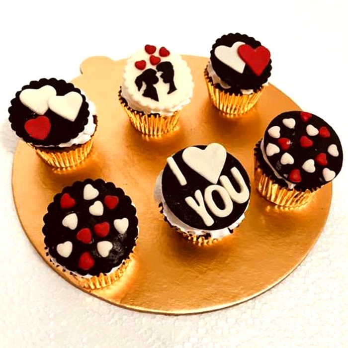 6 Cup Cakes