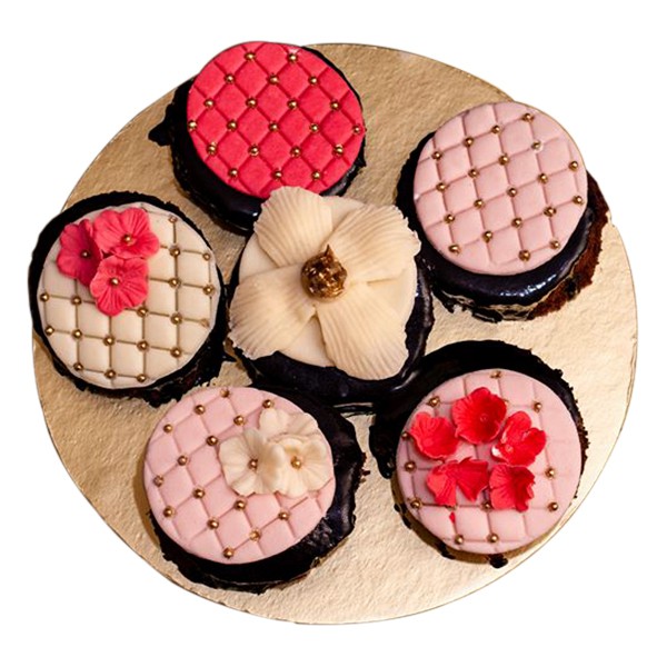 6 Cup Cakes