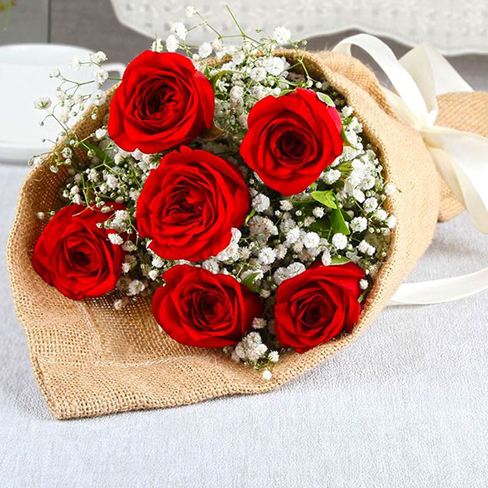 06 Pieces Red Roses Bouquet