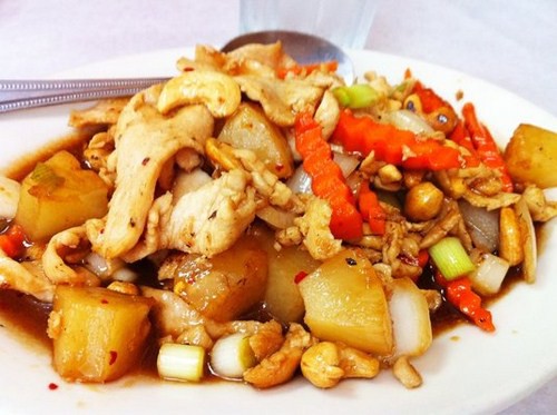Chicken with pineapple & Cashewnuts