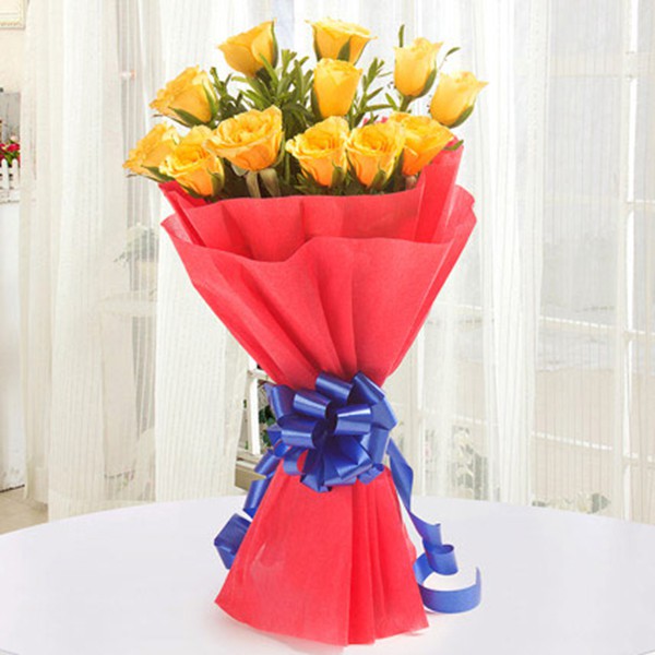 Enticing 12 Yellow Roses