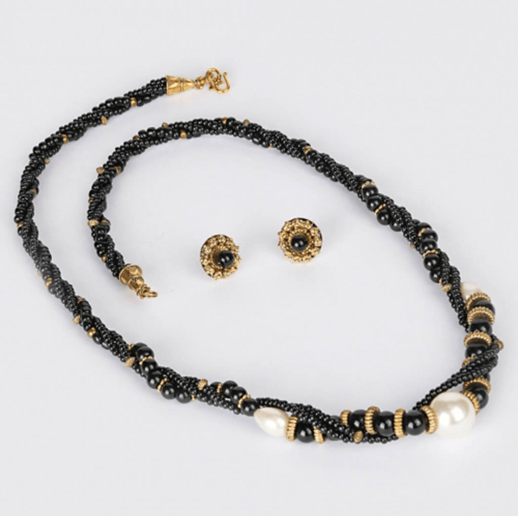 Black Necklace Set