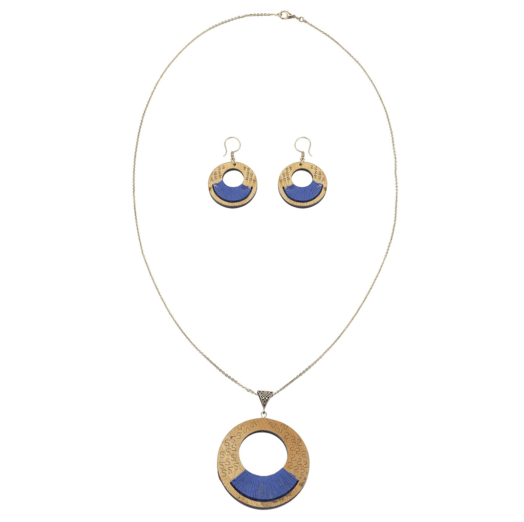 Thread and Wooden Necklace Set