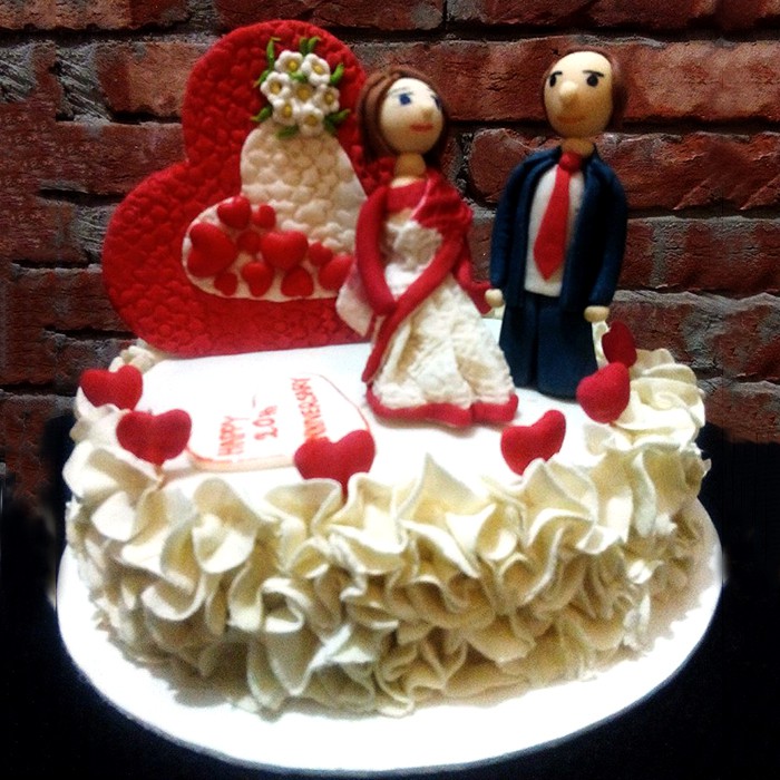 Round Shaped couple Cake