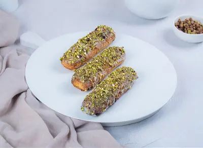 Pistachio Éclair