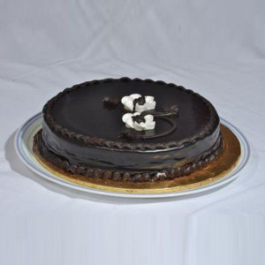 chocolate-fudge-cake-from-bakery-1