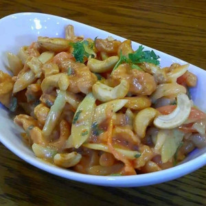 Cashewnut Salad with Chicken and Shrimp
