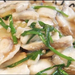 SLICED STEAMED FISH WITH MUSHROOM & GINGER
