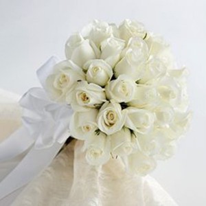 white-rose-bouquet-001