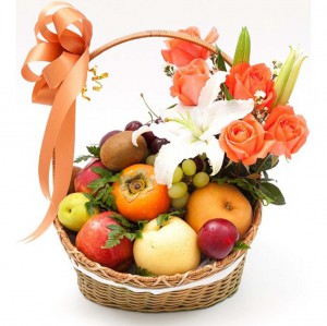 Mixed Fruits Basket With Flower Bouquet