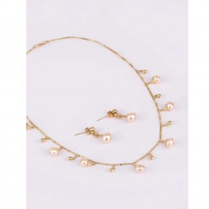 Pearl Studded Gold Necklace Set