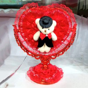 valentine showpiece