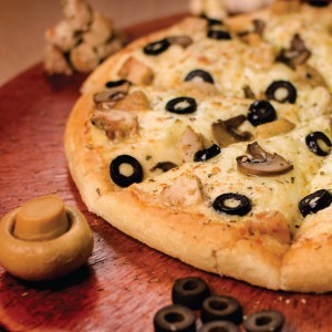Roasted Garlic Chicken Pizza (Small 6 inch)