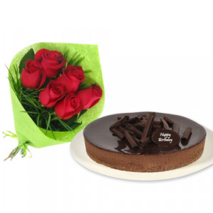red-roses-with-chocolate-cheesecake