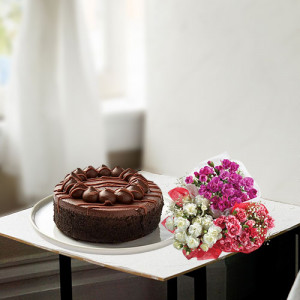 chocolate-fudge-cake-with-mixed-bouquet
