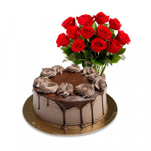 chocolate-cake-with-red-roses