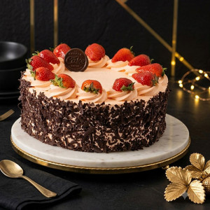 eggless-strawberry-cake