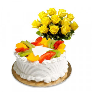 fruit-cake-with-yellow-roses