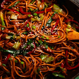 BBQ Spicy Egg Noodles with Chili Chicken