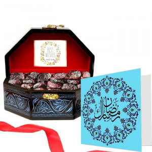 ajwa-dates-in-box-with-ramazan-mubarak-card