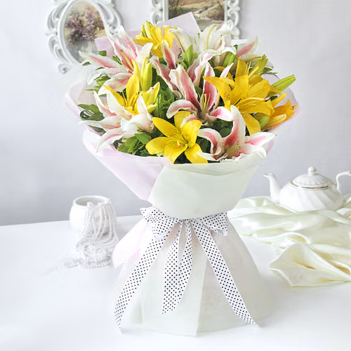 elegant-mix-of-lilies-1