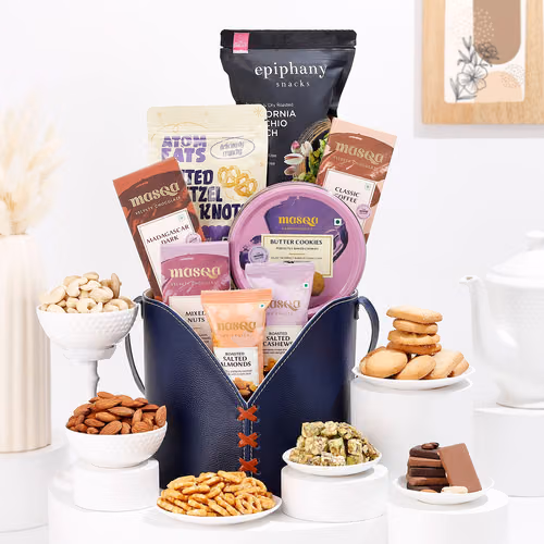 gourmet-snacks-in-leather-bag-gift-hamper