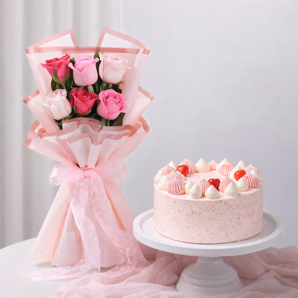 pink-roses-bouquet-and-pink-delight-cake