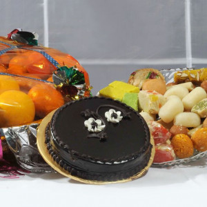 fruits-with-mithai-and-cake